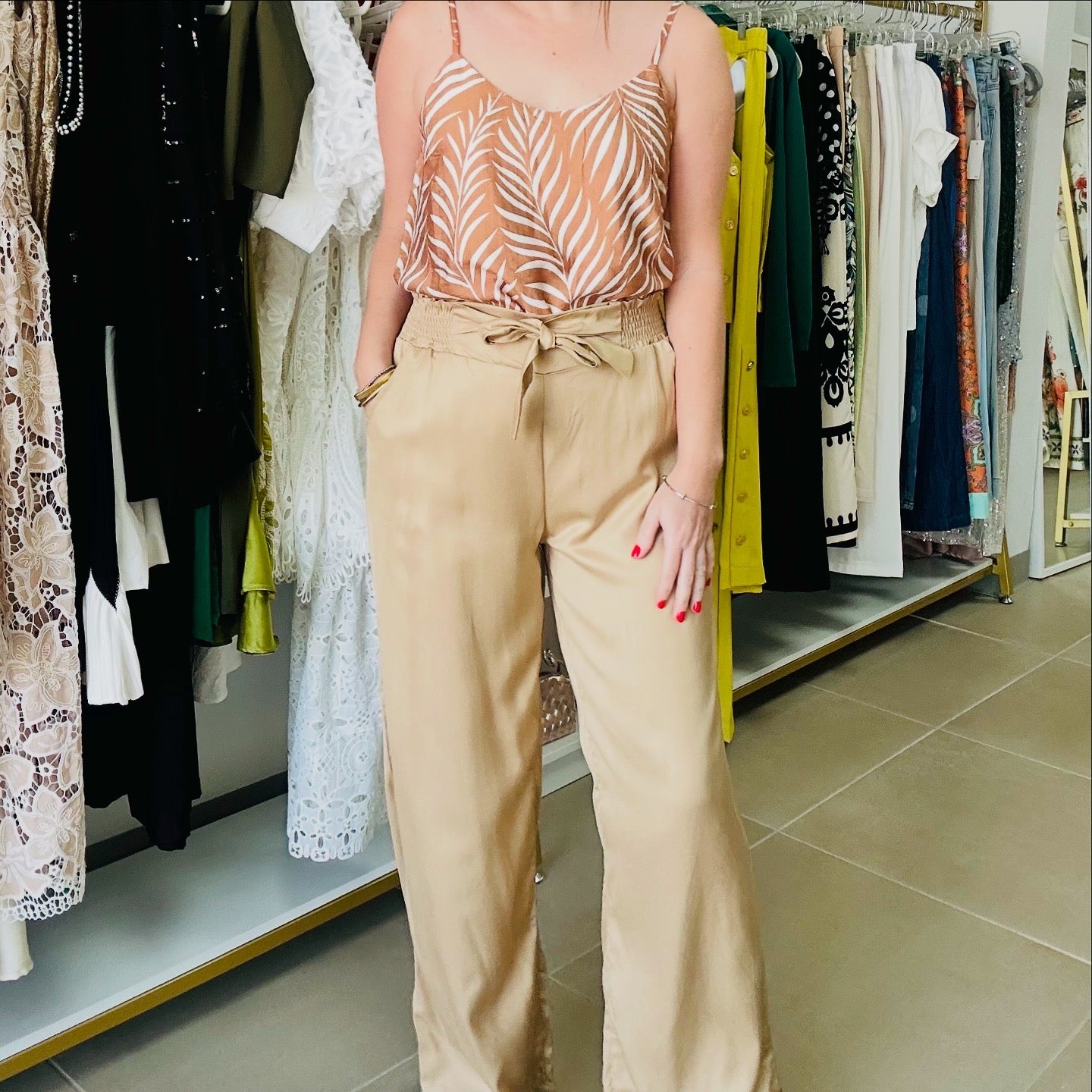 Camel/White Leaf Top