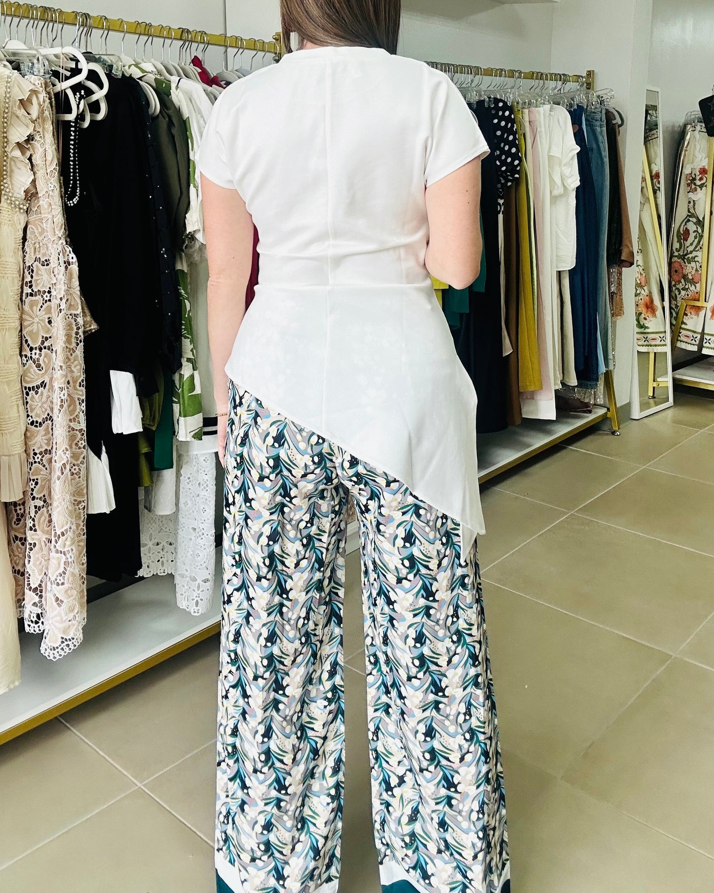 White Asymmetric Top By. Gracia