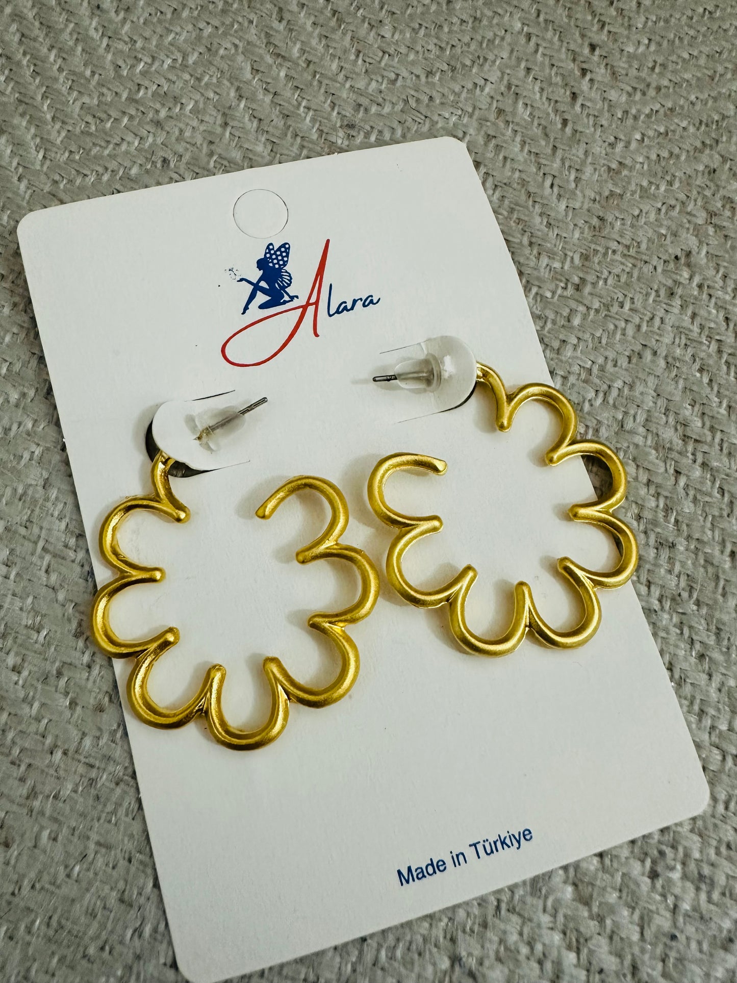 Flower shape Matte Gold Earrings
