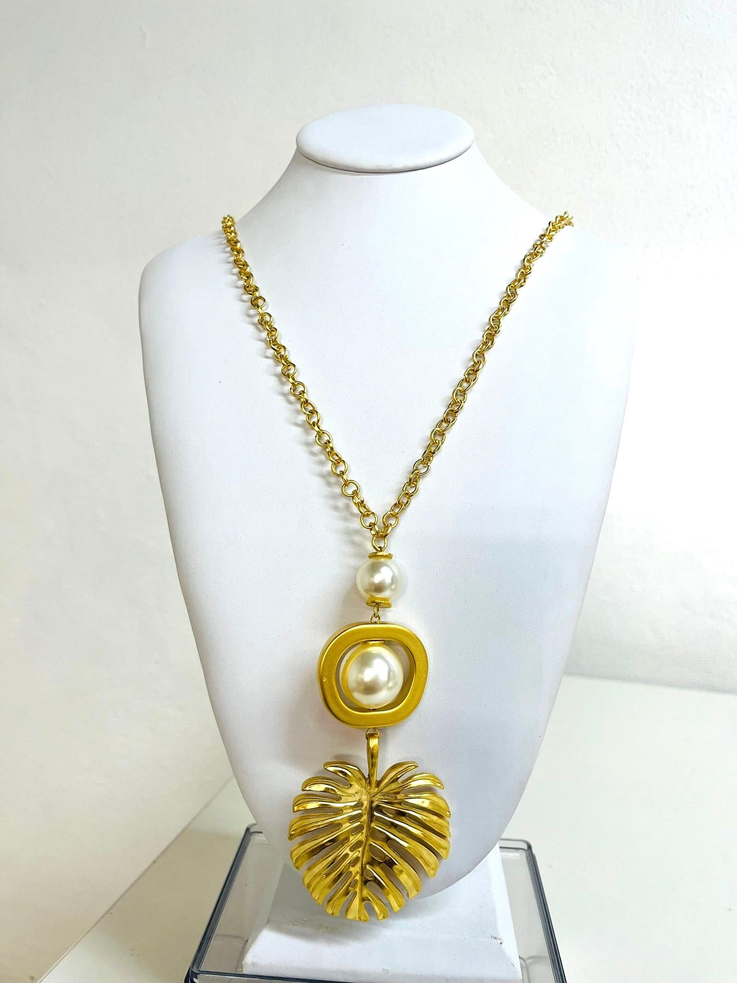 Leaf Pendant : Pearl Long Necklace Gold Plated