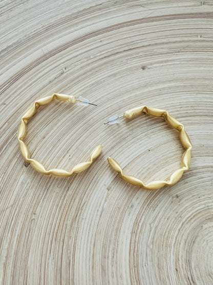 Waved Puff Earrings