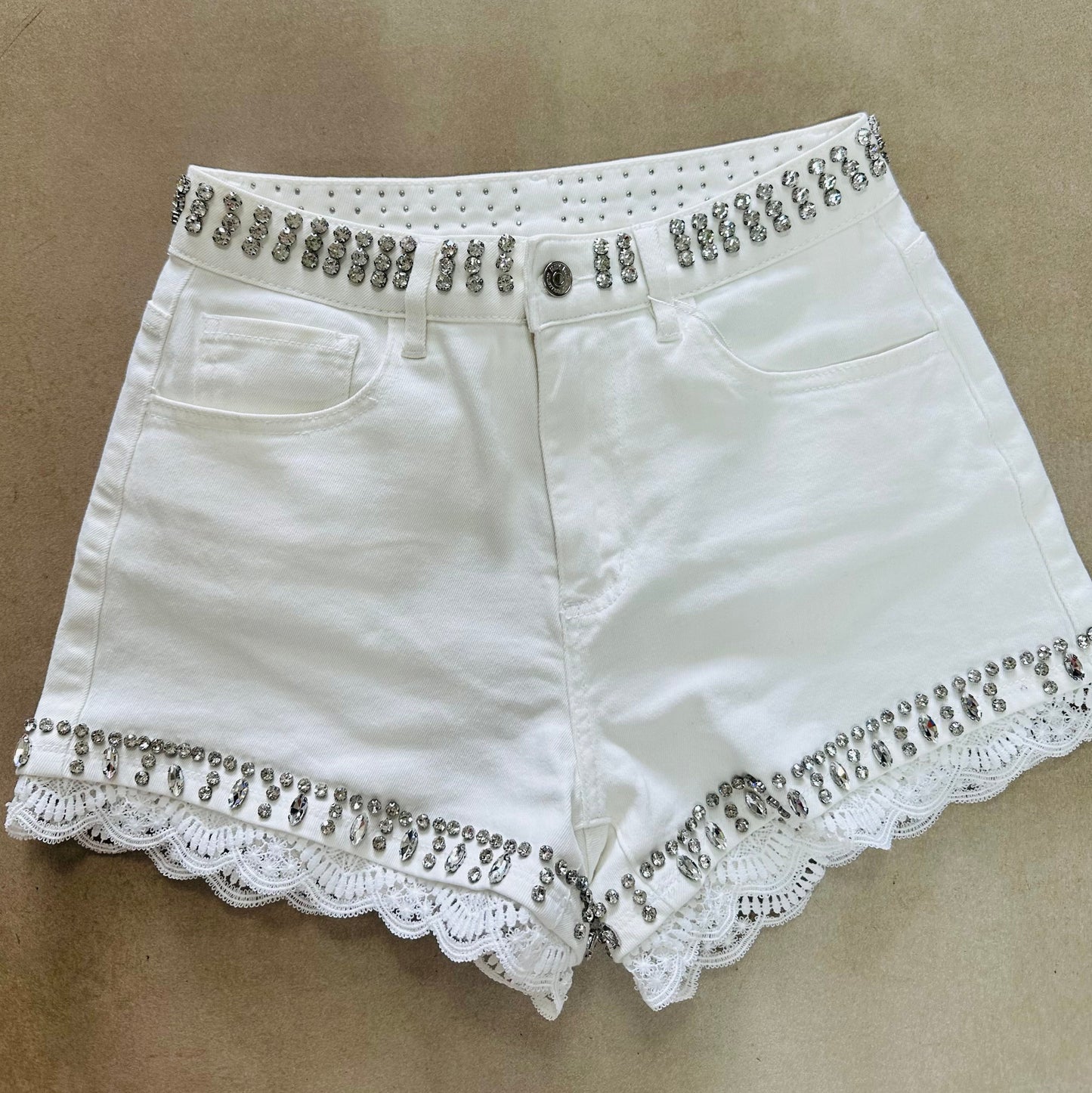The White Chic Short