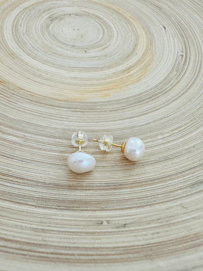 Lore Pearl Stud Earrings